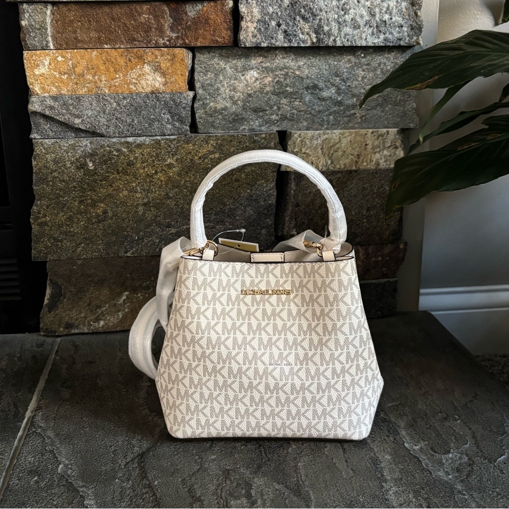 NWT Michael Kors Pratt Small Logo Bucket Shoulder Crossbody Bag
